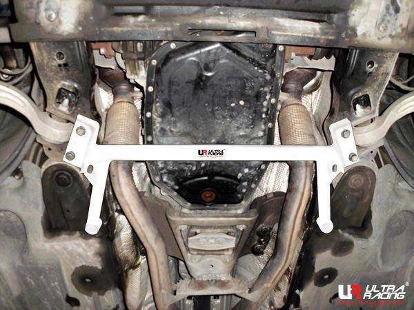 Audi A6 / A7 10+ UltraRacing 2-point front lower Bar