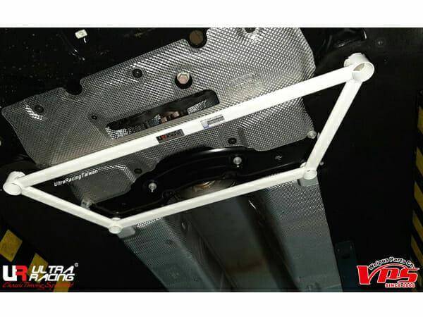 Ford Focus MK4 1.5T L3 2WD HB 18+ UltraRacing 4-point front lower Brace